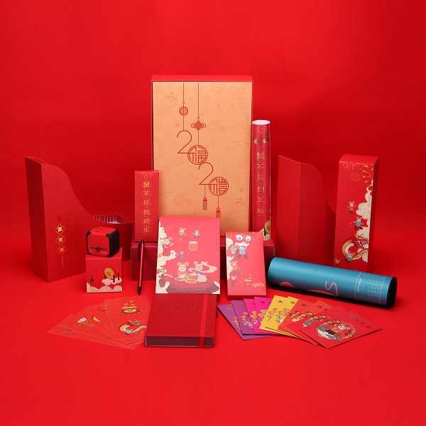 新年迎春套裝禮盒 鼠標(biāo)墊 紅包 筆記本 簽字筆 萬(wàn)能轉(zhuǎn)換插座 春聯(lián)